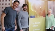 NDR Schlager Moderator Yared Dibaba mit (von links) Gerrit Hoss (Gitarre und Gesang), Heiko Reese (Schlagzeug) und Anja Bublitz (Gesang) von der Gruppe Godewind im NDR Landesfunkhaus Niedersachsen © NDR Foto: Wolf-Rüdiger Leister