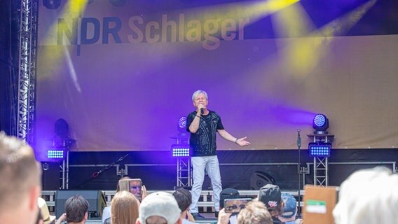 Schlagerlegende G.G. Anderson auf der NDR Schlager Bühne beim Tag der Niedersachsen 2022 in Hannover © NDR / Axel Herzig Foto: Axel Herzig