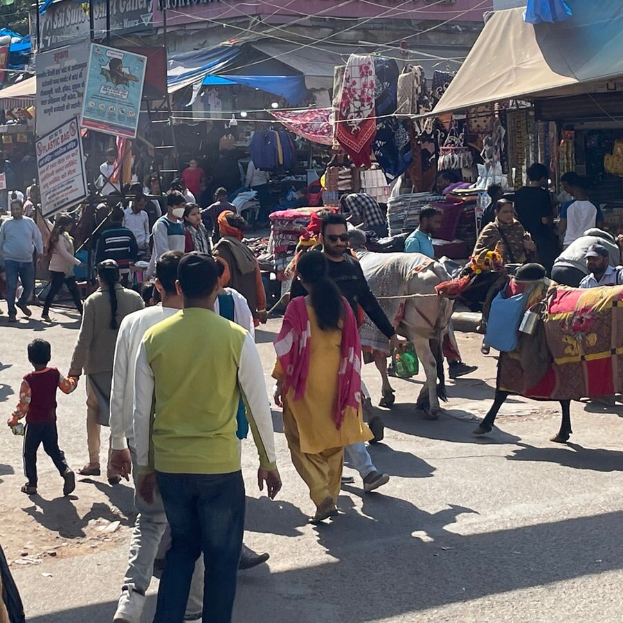 Eingang zum Sarojini Markt in Neu Delhi © NDR Foto: Peter Hornung