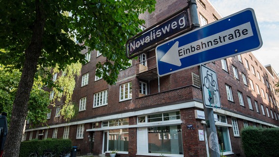 Hamburg-Winterhude: Ein Straßenschild zeigt den Namen "Novalisweg". © Dominick Waldeck Foto: Dominick Waldeck