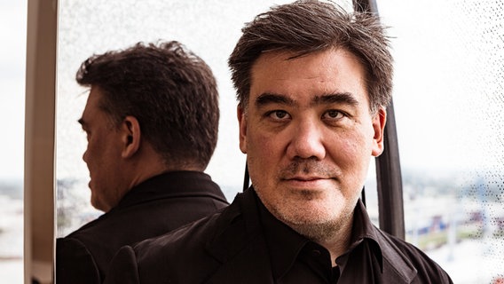 Dirigent Alan Gilbert im Porträt Dirigent Alan Gilbert im Porträt © NDR Foto: Peter Hundert