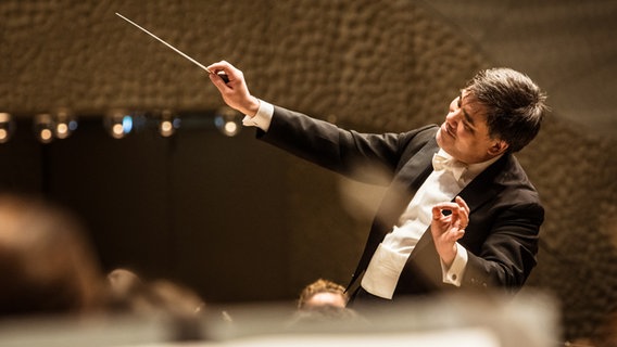 Alan Gilbert dirigiert. © NDR Foto: Peter Hundert