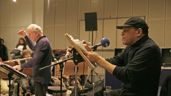 Al Jarreau bei der Probe mit der NDR Bigband © www.stevenhaberland.com Foto: Steven Haberland