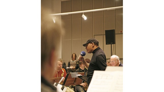 Al Jarreau bei der Probe mit der NDR Bigband © www.stevenhaberland.com Foto: Steven Haberland