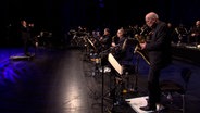Die NDR Bigband spielt im Konzert "Masters of Jazz - Bob Brookmeyer" den Titel "I Know, Don’t Know How". © NDR Bigband Foto: Screenshot