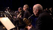 Die NDR Bigband spielt im Konzert "Masters of Jazz - Bob Brookmeyer" den Titel "Just Plain Meyer". © NDR Bigband Foto: Screenshot