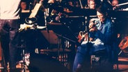 Screenshot: Der Jazzmusiker und Komponist Chet Baker spielt Trompete. © NDR Bigband Foto: Screenshot