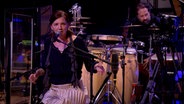 Screenshot: Die NDR Bigband und das Duo Elva y Tomás beim Livestream-Konzert im Rolf-Liebermann-Studio. © NDR Bigband Foto: Screenshot