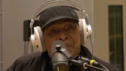 Jazz-Sänger Al Jarreau während einer Probe im Studio Eins des NDR mit der NDR Bigband © NDR Foto: Screenshot