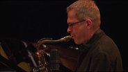 Konzertszene: Saxofonist Christof Lauer von der NDR Bigband bei der JazzBaltica 2014 © NDR Foto: Screenshot