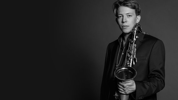 Julius Gawlik, Saxofonist der NDR Bigband © NDR / Steven Haberland Foto: Steven Haberland