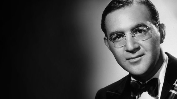 Schwarz-weiß Porträt: Benny Goodman  