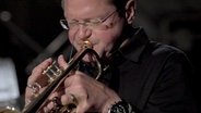 Trompeter Ingolf Burkhardt von der NDR Bigband spielt "Cantaloupe"  Foto: screenshot