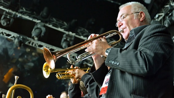 Reiner Winterschladen mit der NDR Bigband, Konzertreise Danzig im August 2012 © NDR Foto: Philip Artus