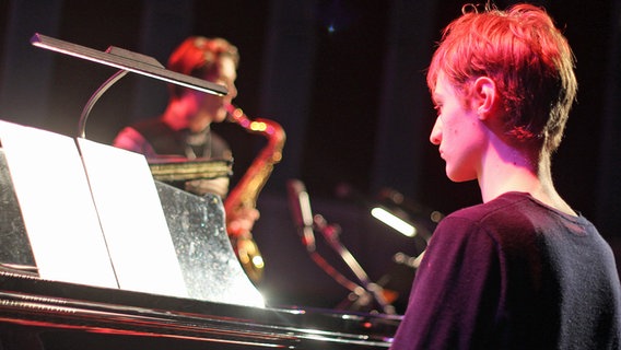 Malte Breustedt beim Preisträgerkonzert von Jugend Jazzt 2019 © Landesmusikrat Foto: Sabine Vinar
