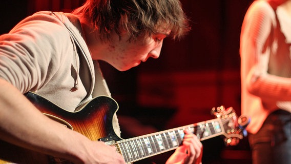 Felix Oppermann beim Preisträgerkonzert von Jugend Jazzt 2019 © Landesmusikrat Foto: Sabine Vinar