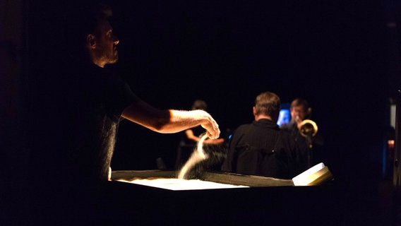 Eindrücke des Konzerts der NDR Bigband beim Klangfest - Musik für Kinder auf Kampnagel © NDR Foto: Veronika Emily Pohl