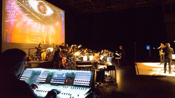 Eindrücke des Konzerts der NDR Bigband beim Klangfest - Musik für Kinder auf Kampnagel © NDR Foto: Veronika Emily Pohl