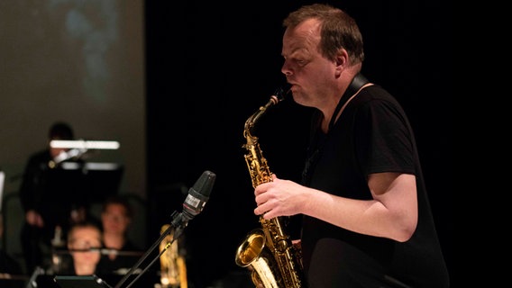 Eindrücke des Konzerts der NDR Bigband beim Klangfest - Musik für Kinder auf Kampnagel © NDR Foto: Veronika Emily Pohl