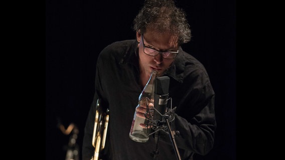 Eindrücke des Konzerts der NDR Bigband beim Klangfest - Musik für Kinder auf Kampnagel © NDR Foto: Veronika Emily Pohl