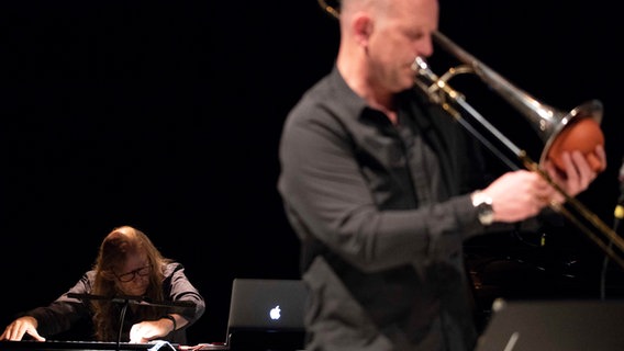 Eindrücke des Konzerts der NDR Bigband beim Klangfest - Musik für Kinder auf Kampnagel © NDR Foto: Veronika Emily Pohl