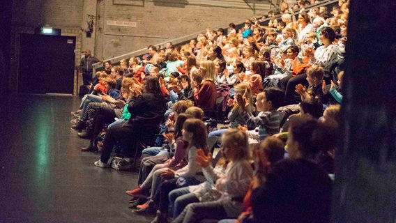 Eindrücke des Konzerts der NDR Bigband beim Klangfest - Musik für Kinder auf Kampnagel © NDR Foto: Veronika Emily Pohl