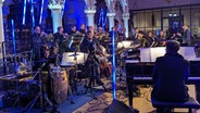 Die Schultour führt die NDR Bigband und ihre Crew dieses Jahr nach Schleswig-Holstein - den Auftakt macht das Konzert im St. Petri Dom zu Schleswig. © NDR Foto: Sabine Vinar