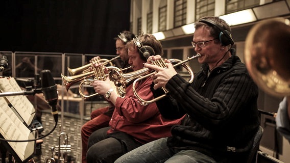 Omar Sosa und NDR Bigband im Studio © Melodia 