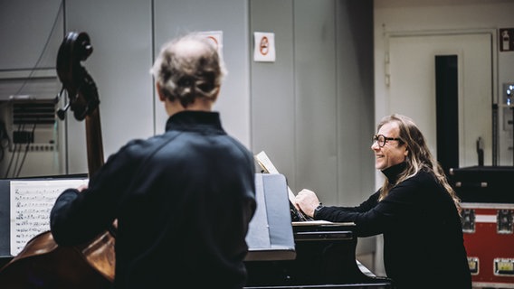 Probe von Vladyslav Sendecki mit der NDR Bigband. © Joanna Wizmur Foto: Joanna Wizmur