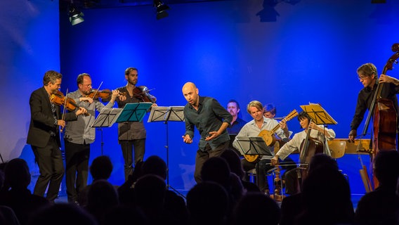 Konzertszene im Resonanzraum St. Pauli: "An Alehouse Session" mit den Barokksolistene © NDR Foto: Axel Herzig