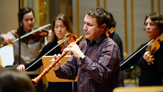 Oboist Benoît Laurent in der Probe © NDR Foto: Falk von Traubenberg