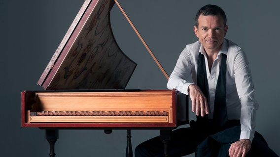 Porträt von Christophe Rousset © Eric Larrayadieu 