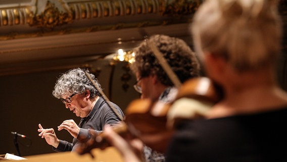 René Jacobs und das Helsinki Baroque Orchestra proben in der Laeiszhalle  Foto: Marcus Krüger