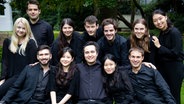 Gruppenbild: die Mitglieder des Jahrgangs 2021/2022 der Orchesterakademie des NDR Elbphilharmonie Orchesters © Akademie des NDR Elbphilharmonie Orchesters 