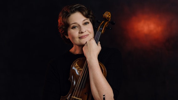 Alla Rutter, Bratschistin des NDR Elbphilharmonie Orchesters © NDR, Jewgeni Roppel Foto: Jewgeni Roppel