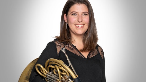 Amanda Kleinbart, Hornistin des NDR Elbphilharmonie Orchesters © NDR, Julia Knop Foto: Julia Knop