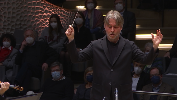 Esa-Pekka Salonen und das NDR Elbphilharmonie Orchester im Großen Saal der Elbphilharmonie © NDR 