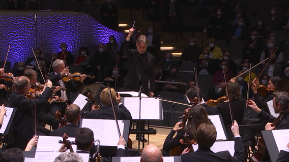 Esa-Pekka Salonen und das NDR Elbphilharmonie Orchester im Großen Saal der Elbphilharmonie © NDR 