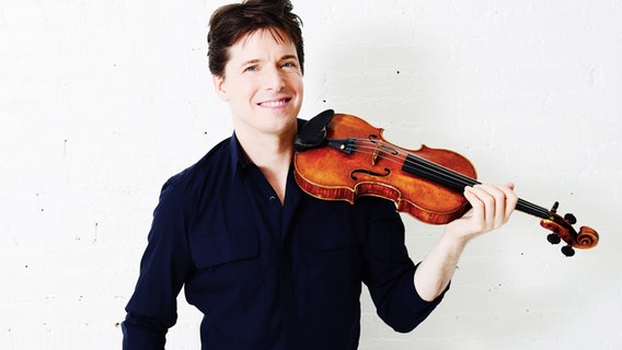 Joshua Bell im Porträt mit Violine © Shervin Lainez Foto: Shervin Lainez
