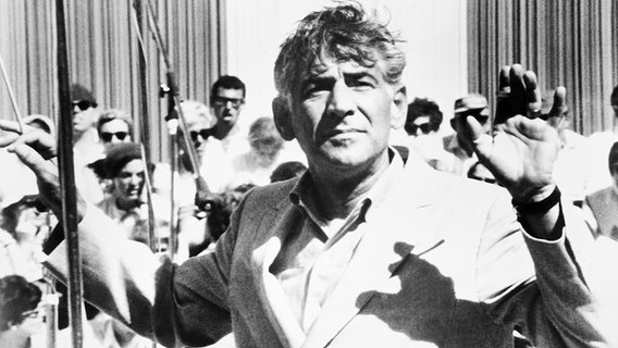 Komponist Leonard Bernstein © picture-alliance / Everett Collection 