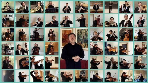 Musikerinnen und Musiker des NDR Elbphilharmonie Orchesters mit Chefdirigent Alan Gilbert in der Mitte im Splitscreen © NDR 