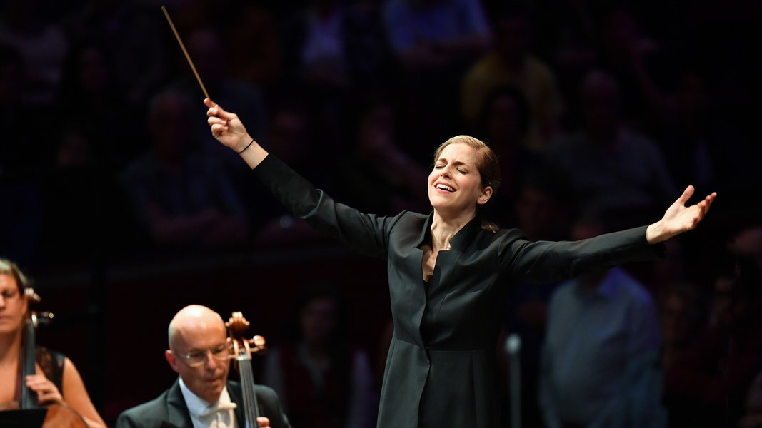 USDirigentin Karina Canellakis über ihr Konzert in der Elbphilharmonie