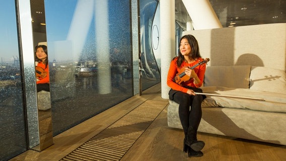 Musiker des NDR Elbphilharmonie Orchesters im Porträt © NDR / Axel Herzig Foto: Axel Herzig