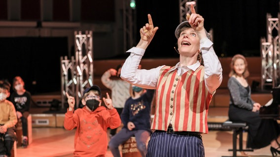 Christina Dean mit Kindern beim NDR Mitmachkonzert © Marcus Krüger Foto: Marcus Krüger