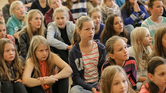 Große Pause mit Gershwin am Walddörfer Gymnasium in Hamburg. © NDR Foto: Marcus Krüger