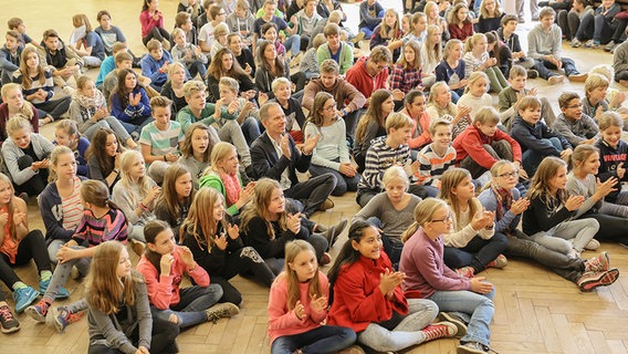 Große Pause mit Gershwin am Walddörfer Gymnasium in Hamburg. © NDR Foto: Marcus Krüger