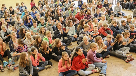 Große Pause mit Gershwin am Walddörfer Gymnasium in Hamburg. © NDR Foto: Marcus Krüger