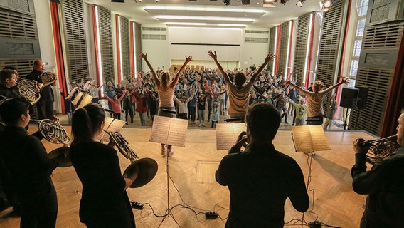 Große Pause mit Gershwin am Walddörfer Gymnasium in Hamburg. © NDR Foto: Marcus Krüger