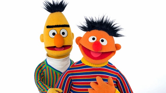 Ernie und Bert von der Sesamstraße im Porträt © Sesame Workshop NDR 