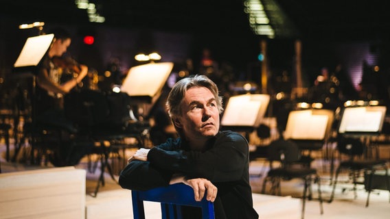 Probenszene: Esa-Pekka Salonen dirigiert © Benjaming Suomela 